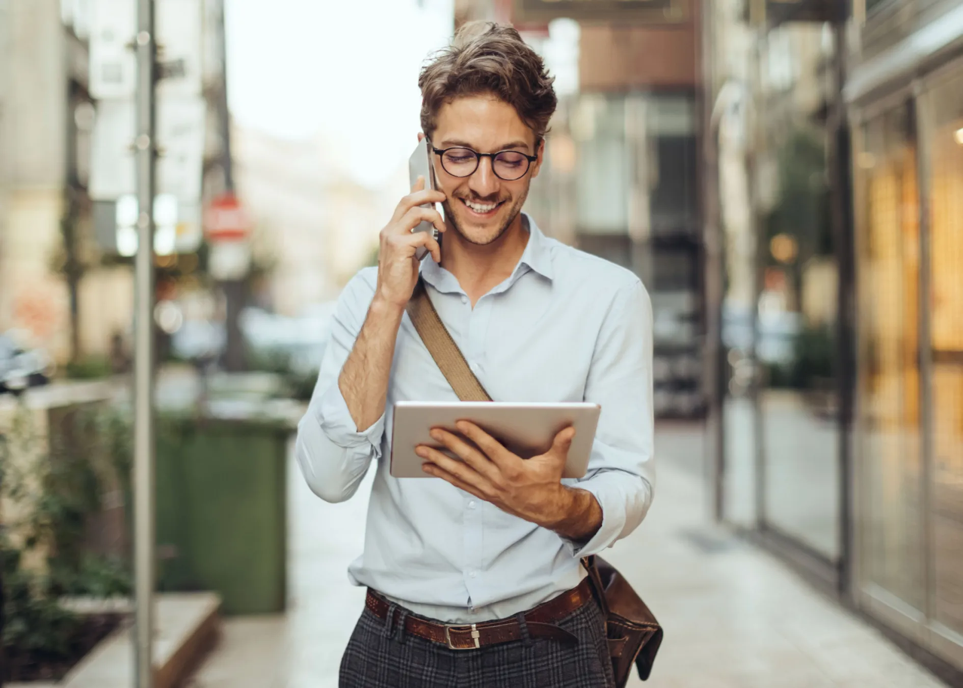 ipaynova.com expert talking to a client on a phone. 